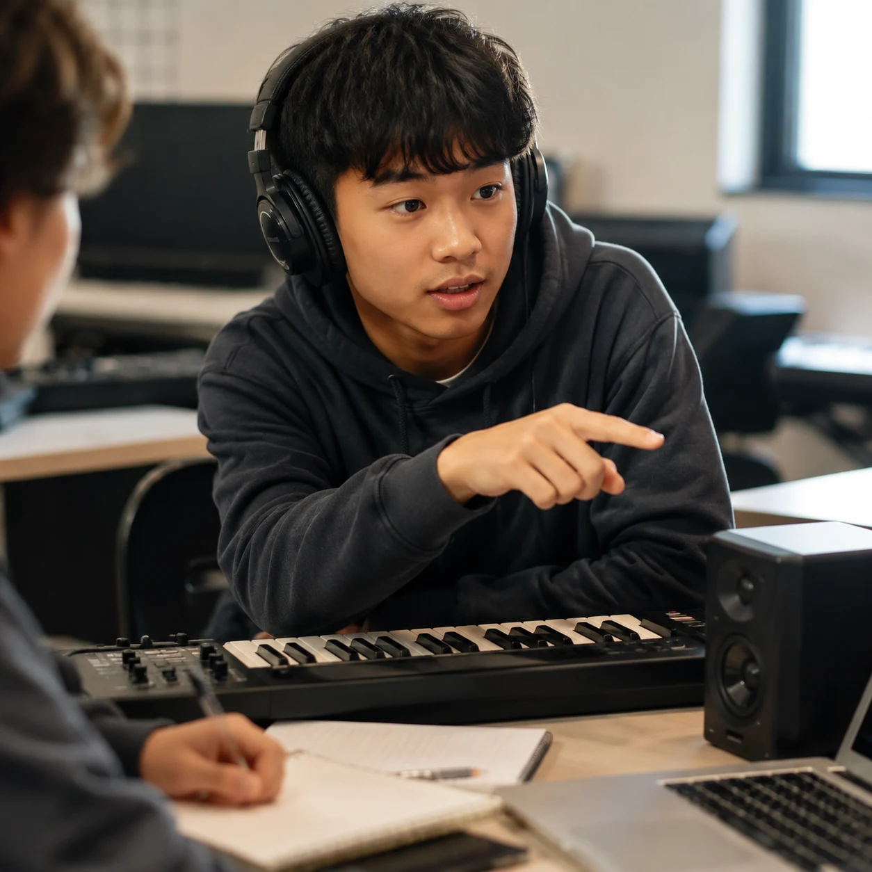 学生と新しいプロデューサー